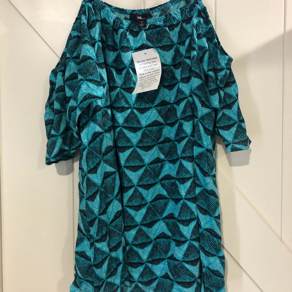 Women’s cold shoulder shirt